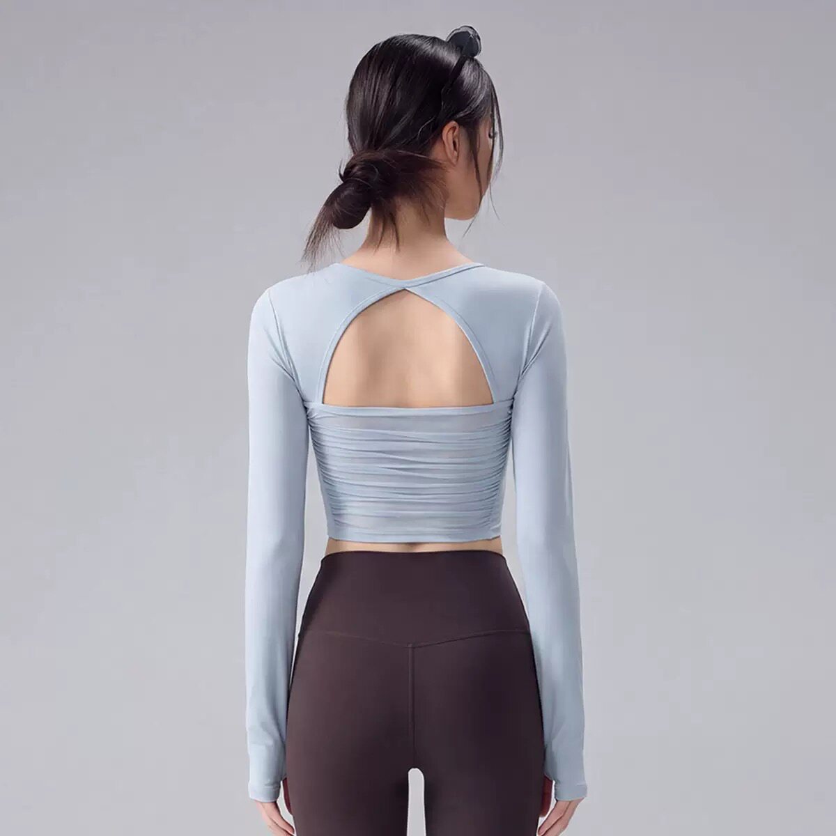 胸パッド付き、背中が美しく見える長袖ヨガトップス。ランニング - Pilates Yoga One のレビューと価格